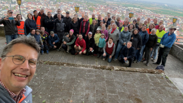 Ehrenamtliche Helfer beim 2. Arbeitseinsatz auf der Strahlenburg