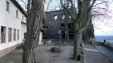 Burghof der Strahlenburg