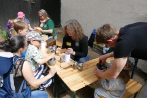 Kraeutersalz herstellen mit Kindern
